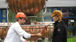 CERN's 'Gordon Freeman' Employee Receives Crowbar, Starts Murdering